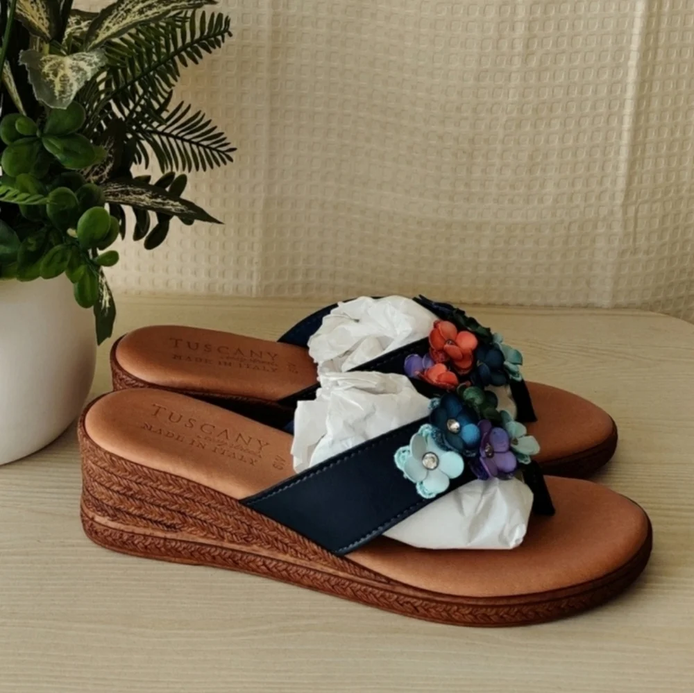 Tuscany By Easy Street Giordana Women’s Blue Wedge Floral Sandals Size 8W